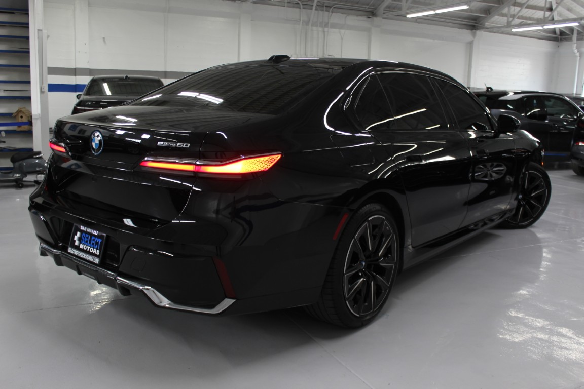 Used 2024 BMW i7 eDrive50 RWD image 7