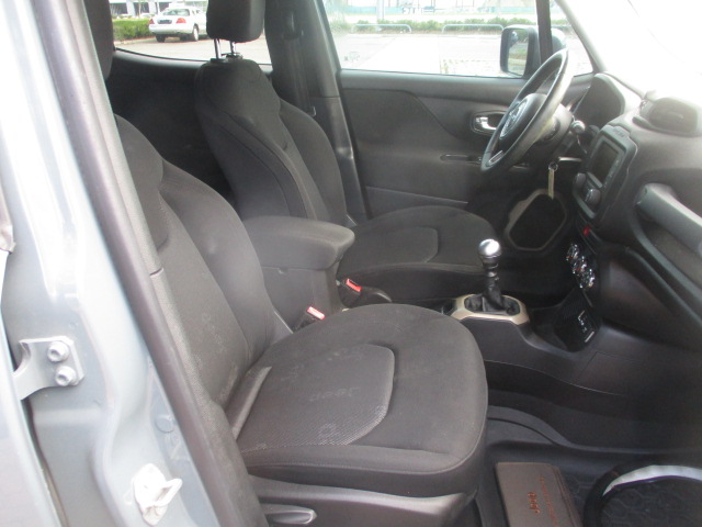 Used 2016 Jeep Renegade Latitude FWD image 26