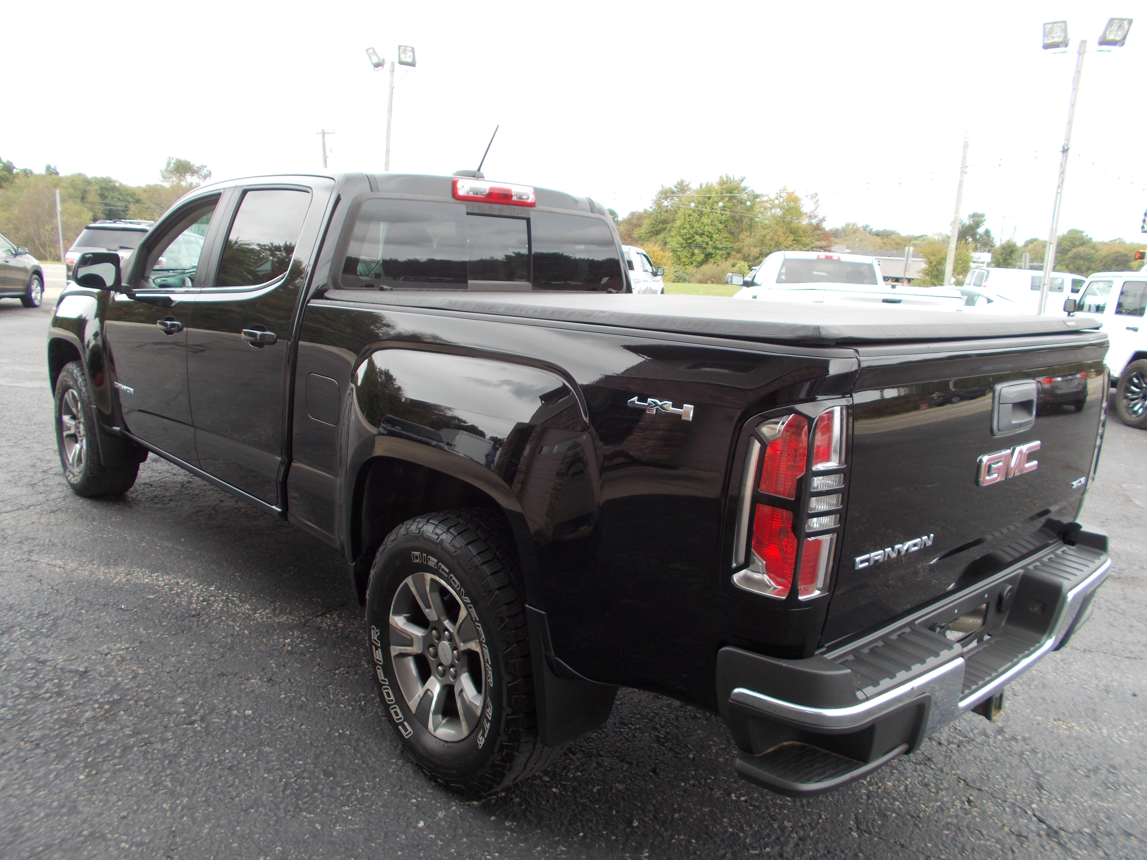 Used 2017 GMC Canyon 4x4 Crew Cab SLE image 7