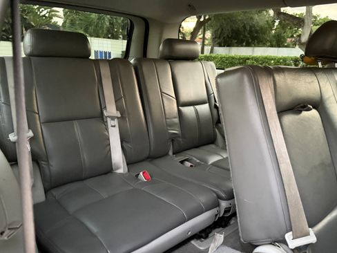 Used 2008 Chevrolet Suburban 4WD image 17
