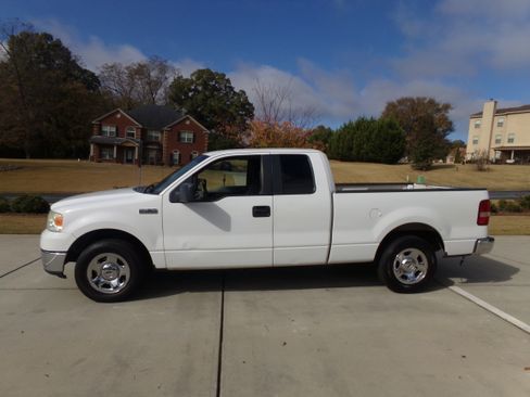 Used 2007 Ford F150 XLT image 2