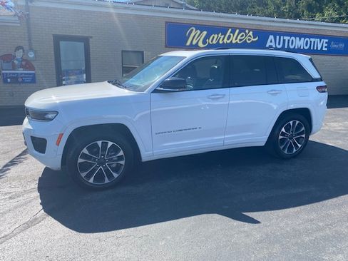 Used 2022 Jeep Grand Cherokee 4WD Overland image 2