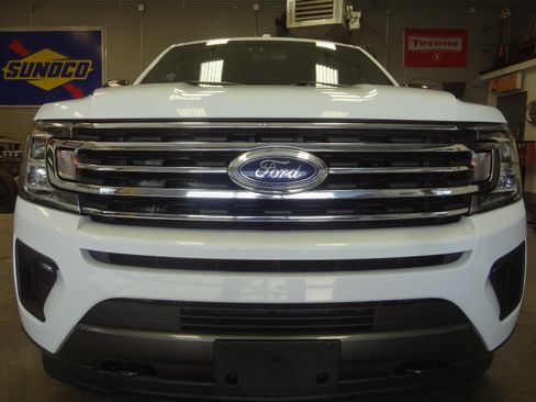 Used 2019 Ford Expedition XL image 2