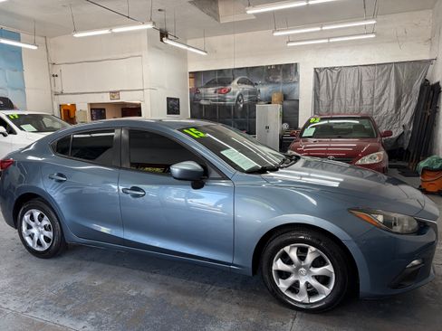 Used 2015 MAZDA MAZDA3 i Sport Sedan FWD image 8