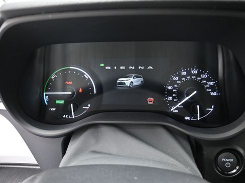 Used 2026 Toyota Sienna LE image 18