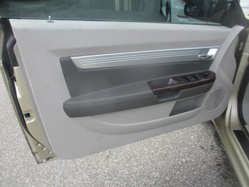 Used 2010 Chrysler Sebring Touring image 12