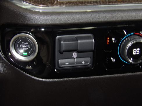 Used 2025 Chevrolet Silverado 1500 LT image 5