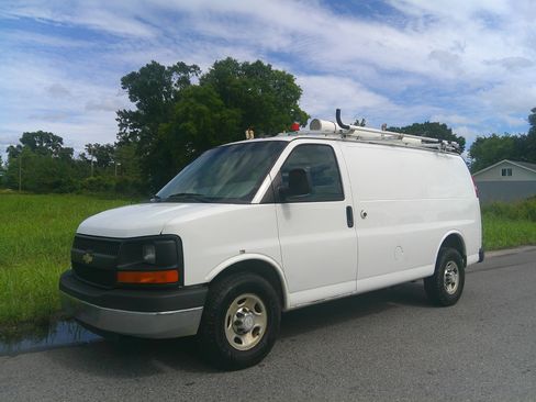 Used 2014 Chevrolet Express 2500 LS RWD image 3