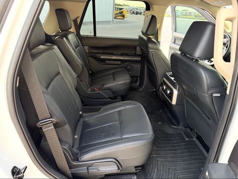 Used 2023 Ford Expedition XLT image 7