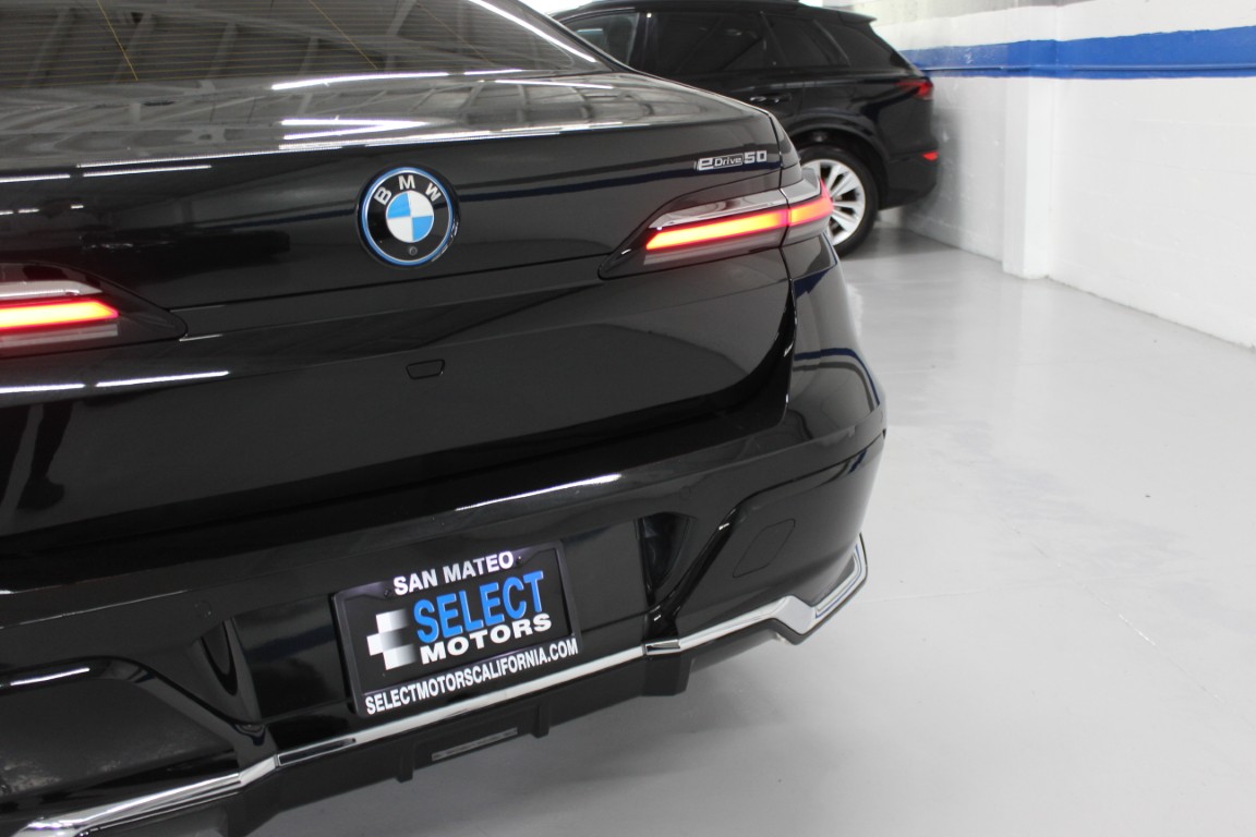 Used 2024 BMW i7 eDrive50 RWD image 10