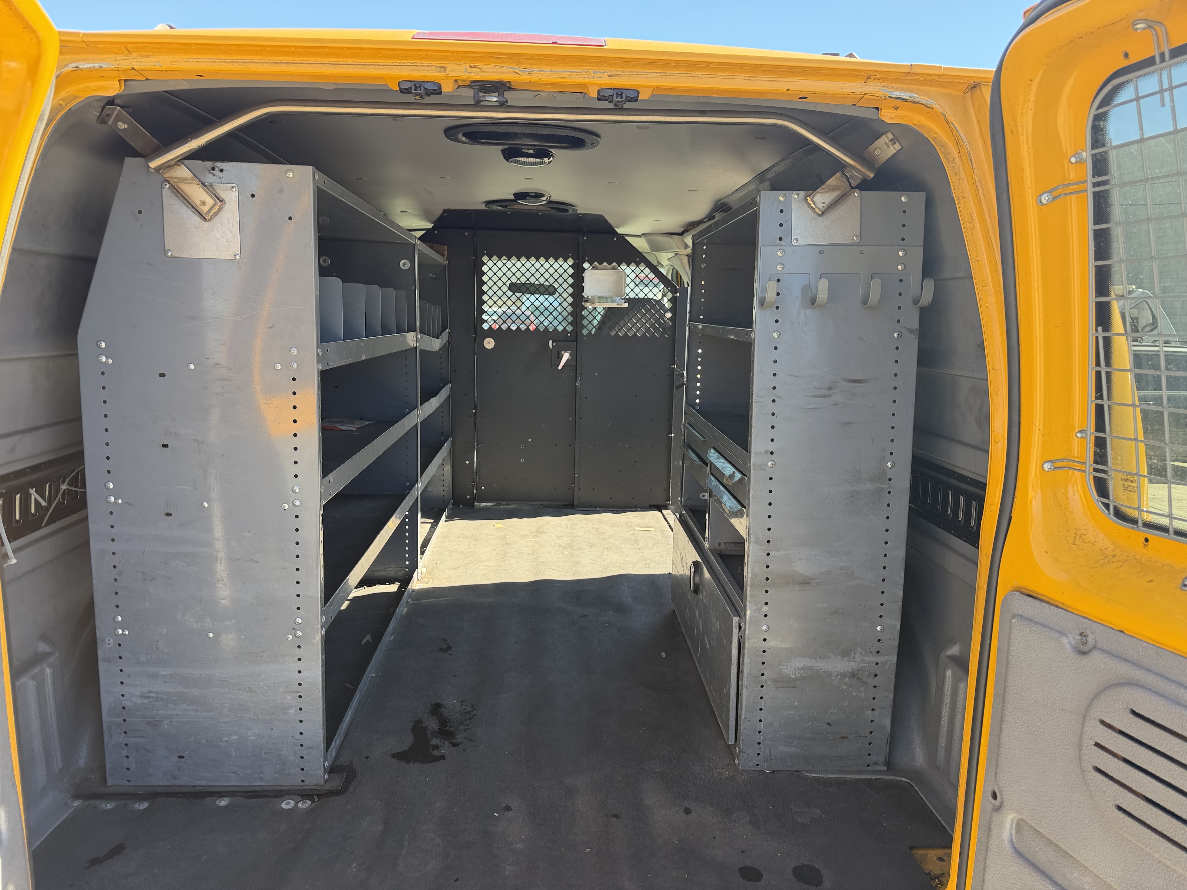 Used 2007 Ford E-250 and Econoline 250 UNAVAIL RWD image 11