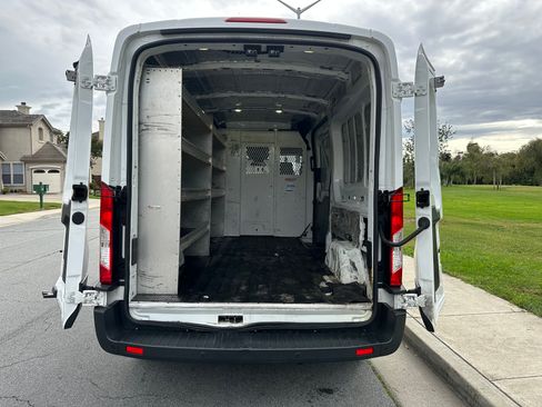Used 2017 Ford Transit 250 image 19