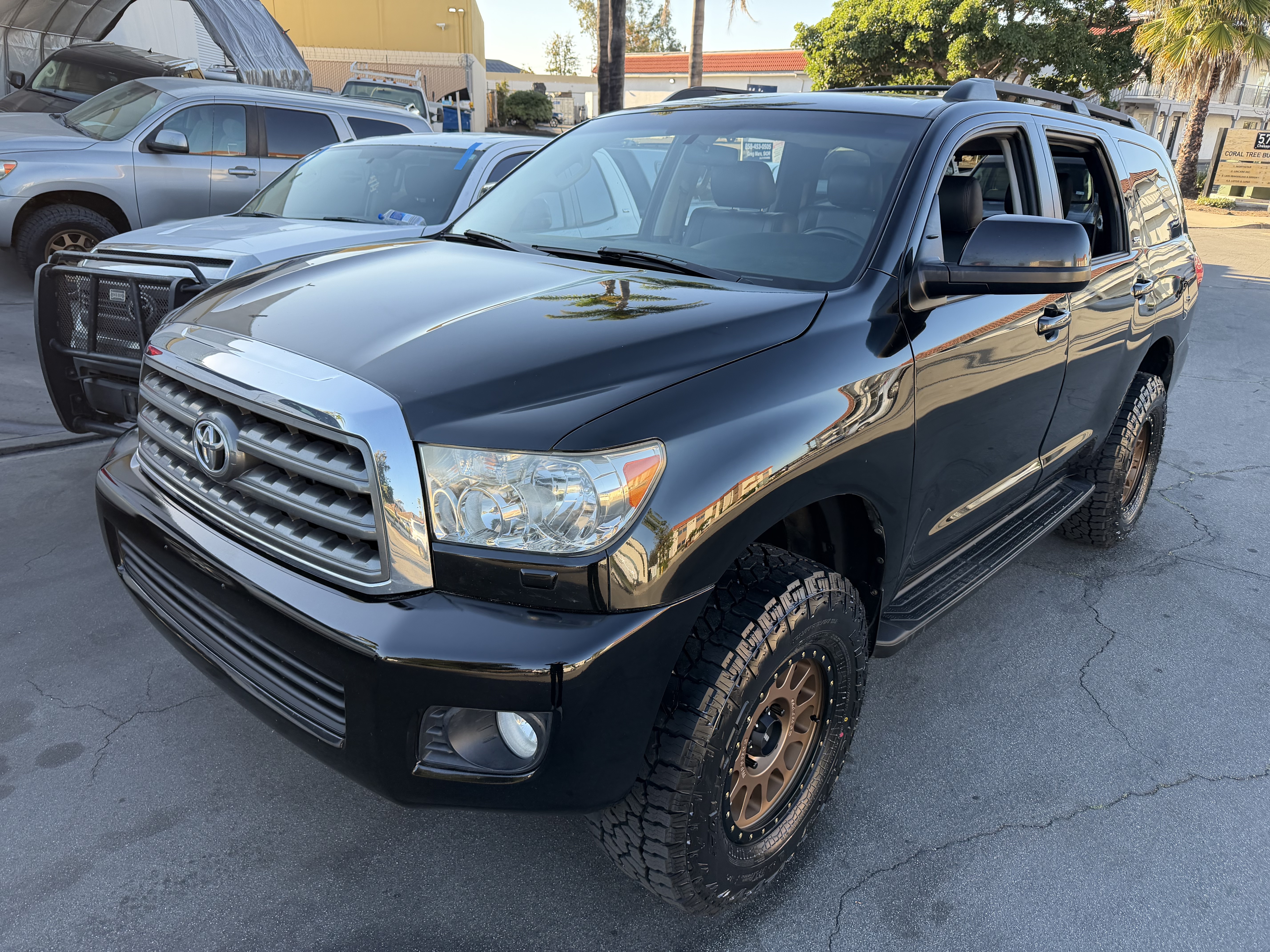 Used 2016 Toyota Sequoia SR5 AWD/4WD image 2