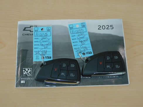 Used 2025 Chevrolet Equinox EV LT image 31