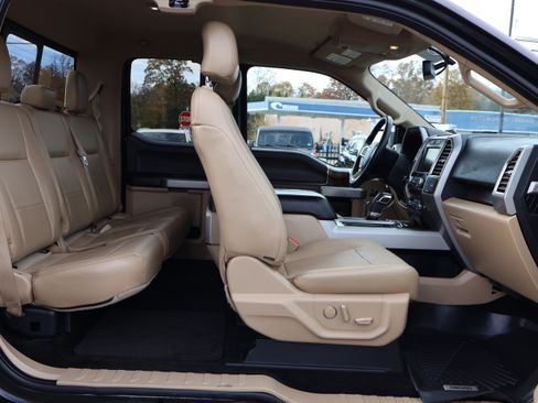 Used 2015 Ford F150 Lariat image 17