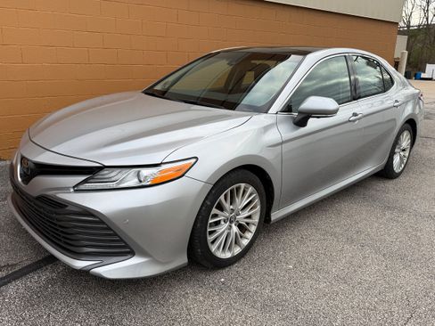 Used 2018 Toyota Camry XLE image 4