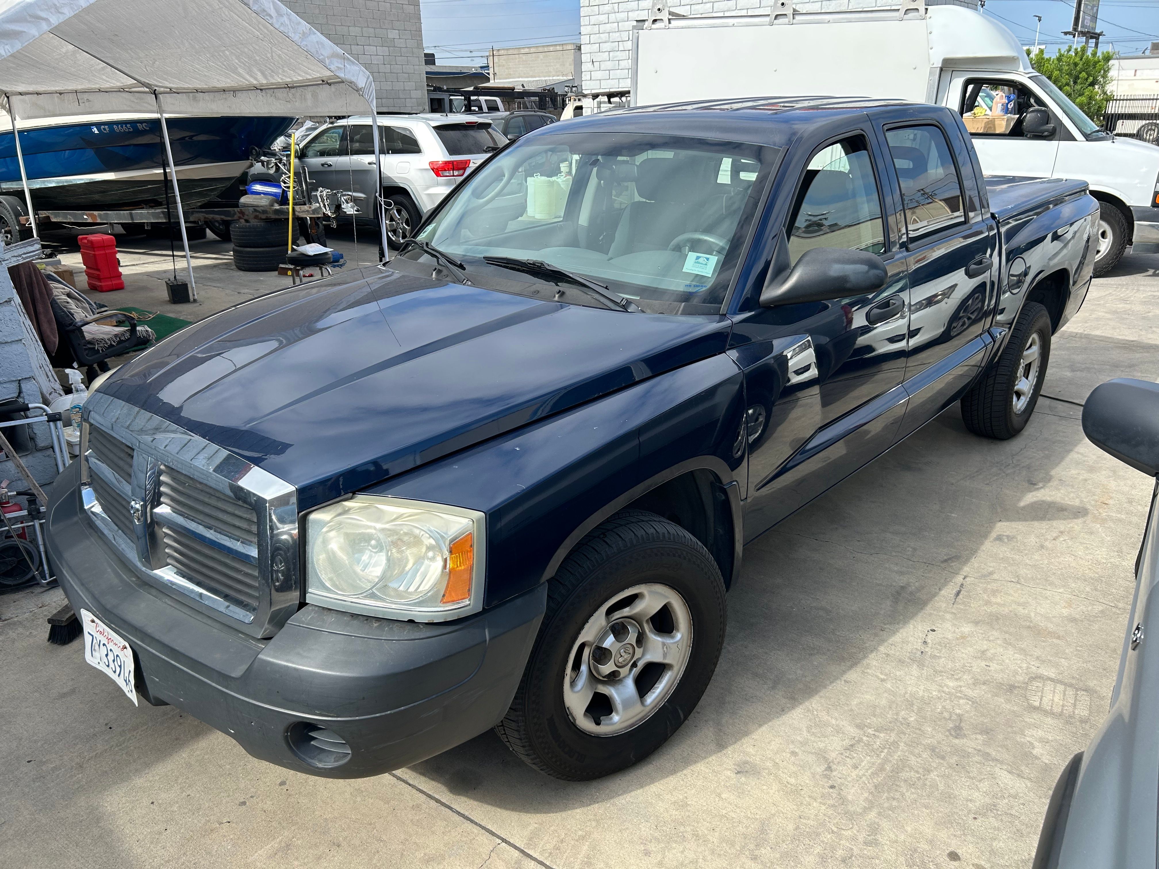 Used 2005 Dodge Dakota 4x4 Quad Cab ST image 1