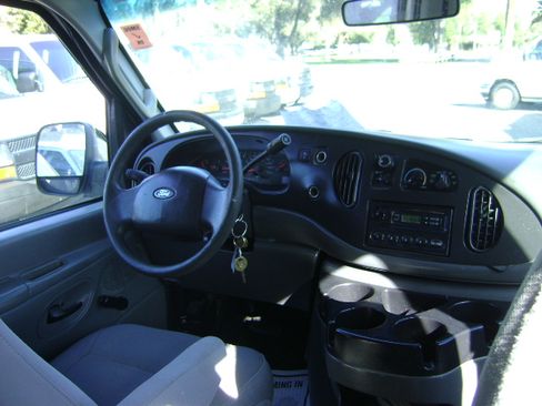 Used 2006 Ford E-350 and Econoline 350 image 10