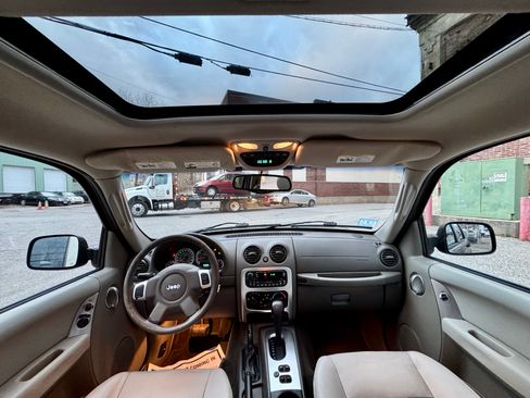 Used 2017 BMW 320i xDrive image 5