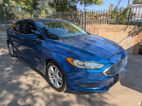 Used 2018 Ford Fusion SE image 1