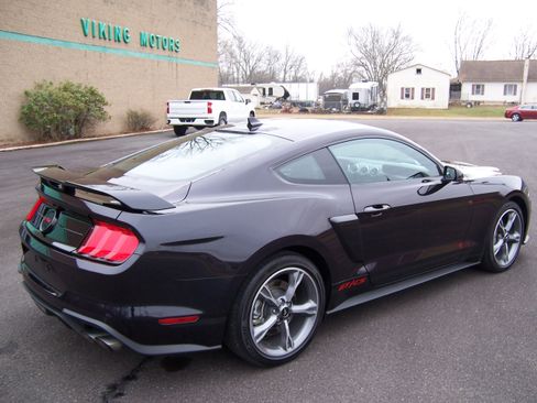 Used 2023 Ford Mustang GT Premium image 3