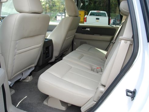 Used 2010 Ford Expedition XLT image 18