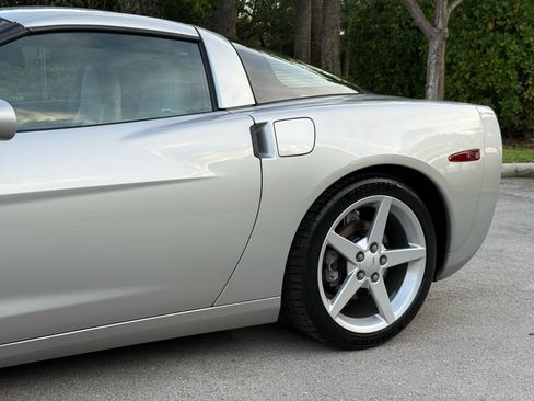 Used 2005 Chevrolet Corvette Coupe RWD image 29