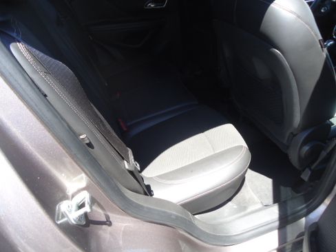 Used 2014 Buick Encore FWD image 16