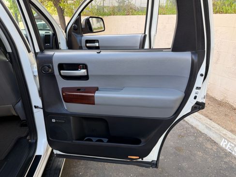 Used 2016 Toyota Sequoia Platinum image 22