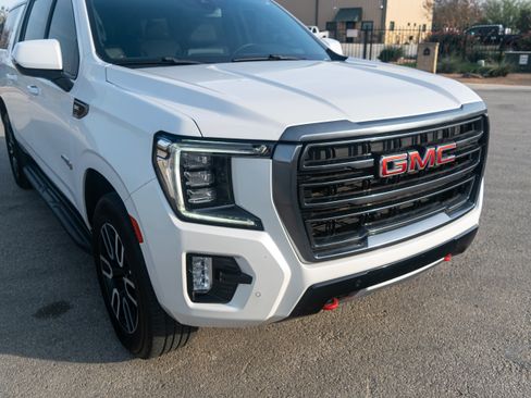 Used 2022 GMC Yukon XL AT4 image 8