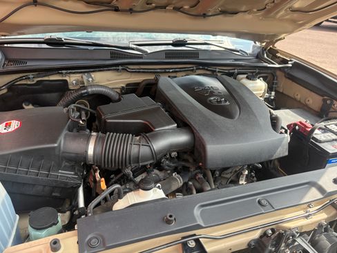 Used 2017 Toyota Tacoma 4x4 Access Cab image 8