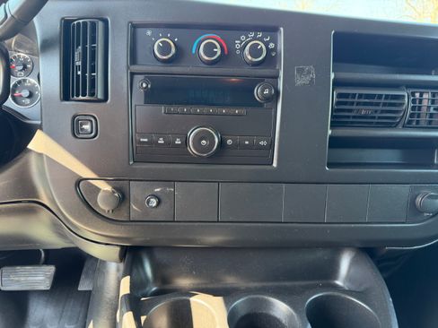 Used 2014 Chevrolet Express 2500 image 14