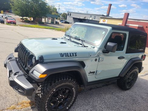 Used 2023 Jeep Wrangler Willys image 4