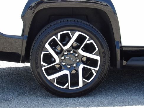 Used 2025 Chevrolet Silverado EV 4x4 Crew Cab RST image 10