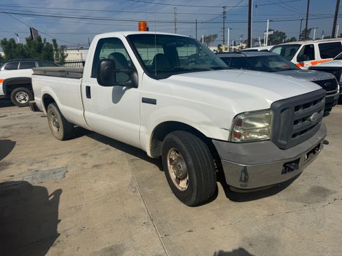 Used 2005 Ford F250 XL image 1