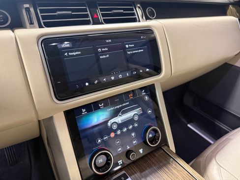 Used 2019 Land Rover Range Rover HSE image 3