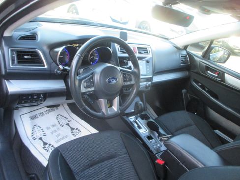 Used 2017 Subaru Outback 2.5i Premium image 5