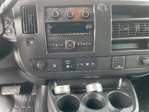 Used 2021 GMC Savana 2500 image 17