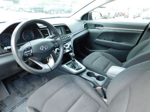 Used 2019 Hyundai Elantra SE image 10
