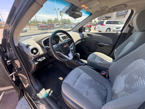 Used 2020 Chevrolet Sonic LT Hatchback FWD image 17