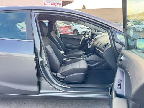 Used 2016 Kia Forte EX image 17