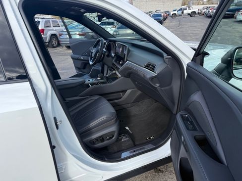 Used 2025 Lexus TX 500h image 11