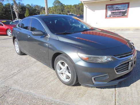 Used 2018 Chevrolet Malibu LS image 3