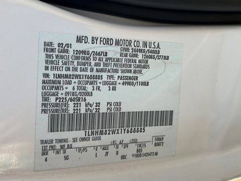 Used 2001 Lincoln Town Car Signature image 26