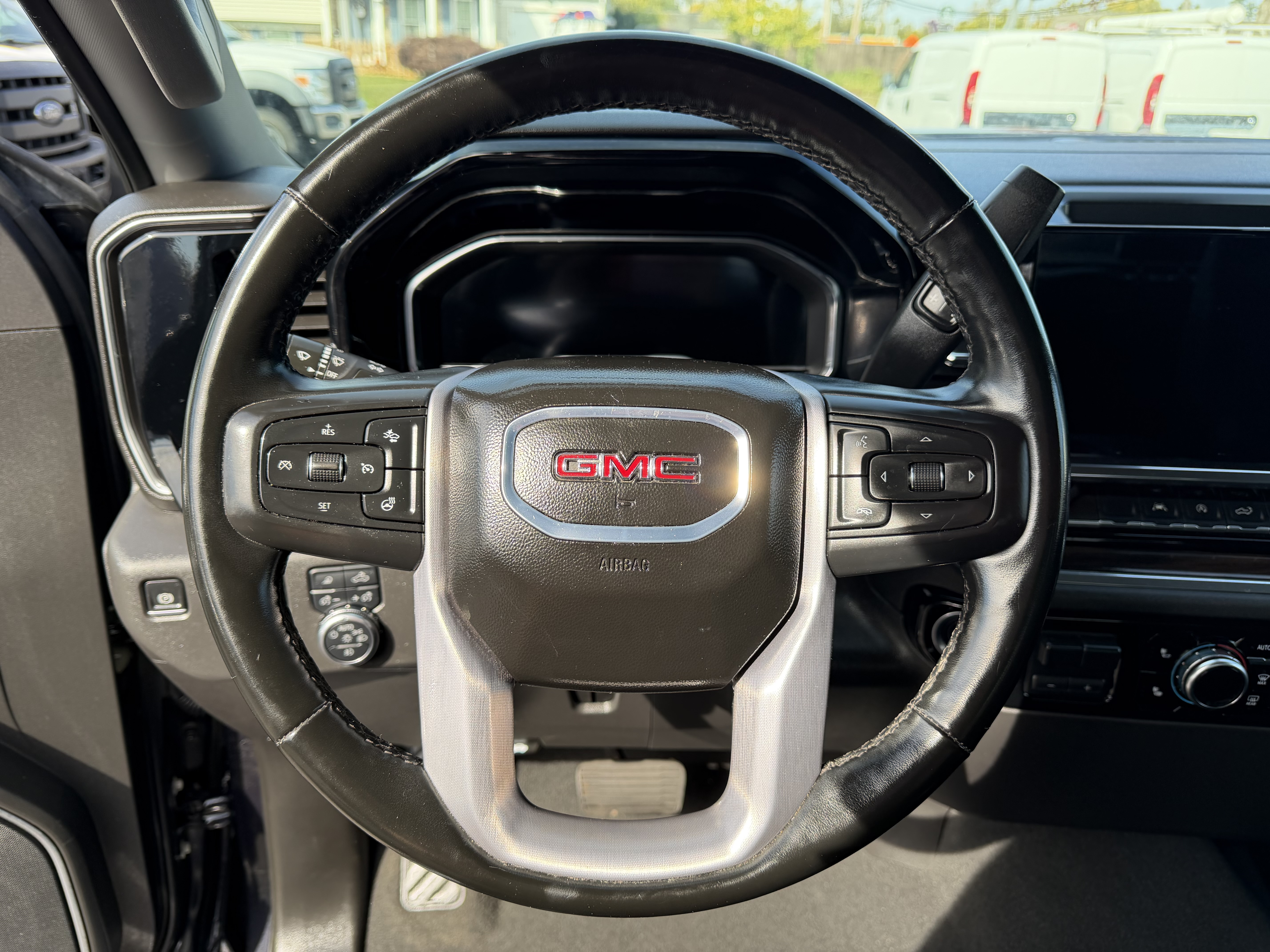 Used 2025 GMC Sierra 1500 2WD Crew Cab SLT image 13