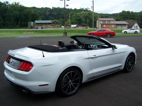 Used 2023 Ford Mustang Convertible RWD image 11