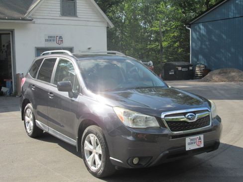 Used 2015 Subaru Forester 2.5i Limited AWD/4WD image 10