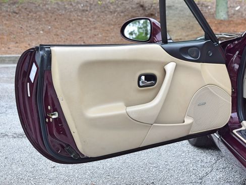 Used 2000 MAZDA MX-5 Miata Special Edition image 37