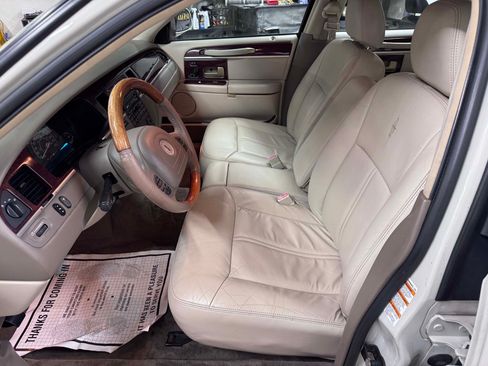 Used 2004 Lincoln Town Car Ultimate image 4