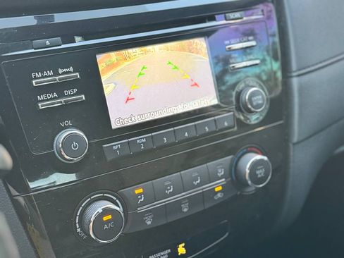 Used 2017 Nissan Rogue FWD image 5